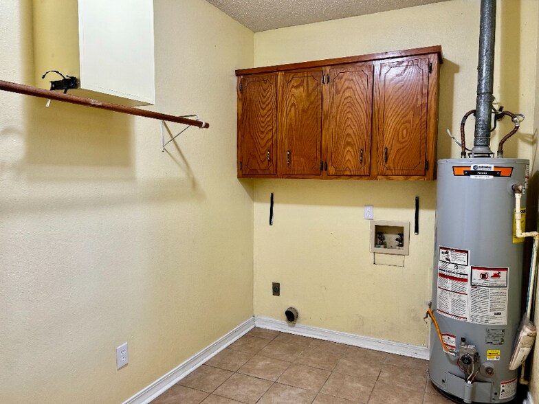 Building Photo - 905 Cherokee St