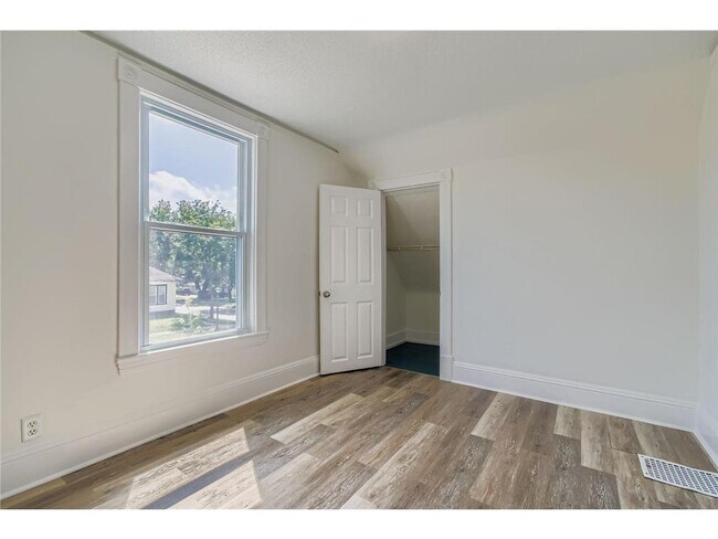 Building Photo - 915 Fuller Ave