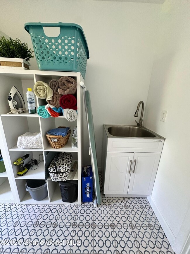 Building Photo - 302 W Osceola Ln