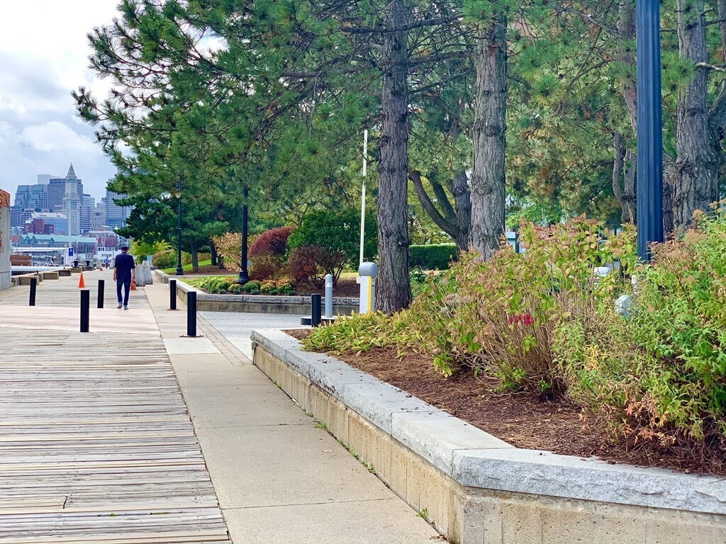 Building Photo - 106 13th St