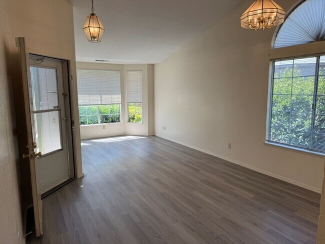Building Photo - Modern 3 Bedroom 2 Bath One Story Browns Valley Vacaville *Star Rentals