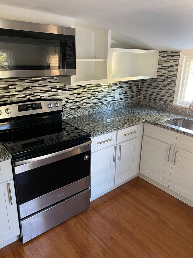 Building Photo - 438 Main St