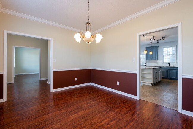 Building Photo - Spacious 4-Bedroom Home in Westside Athens...