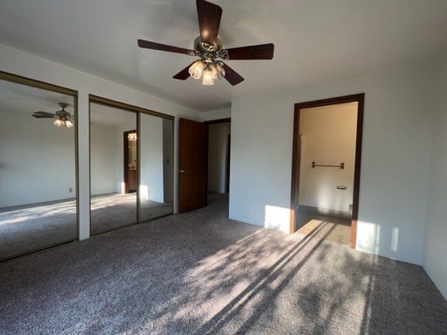 Building Photo - 600-602 Scenic Dr