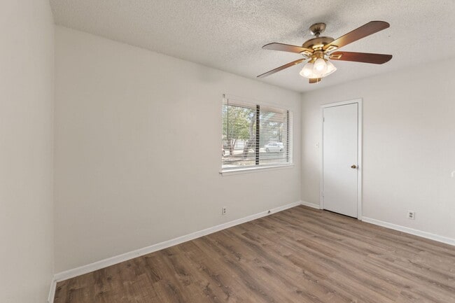 Building Photo - Bright and Inviting 3-Bedroom with Private...