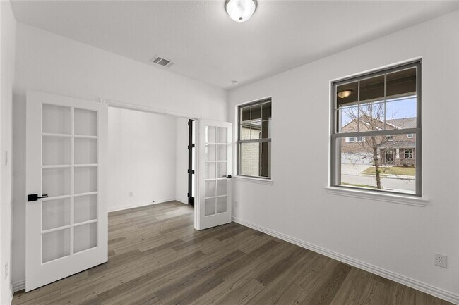 Building Photo - 1422 Greenbelt Dr