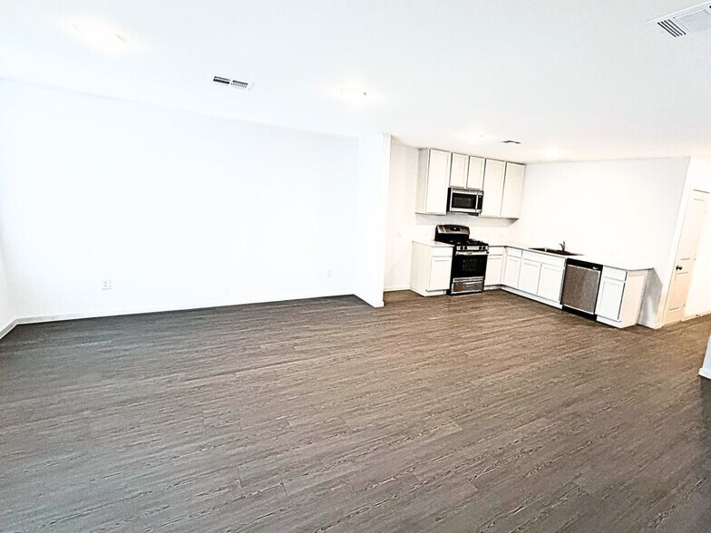 Building Photo - 6626 Coquina Cv