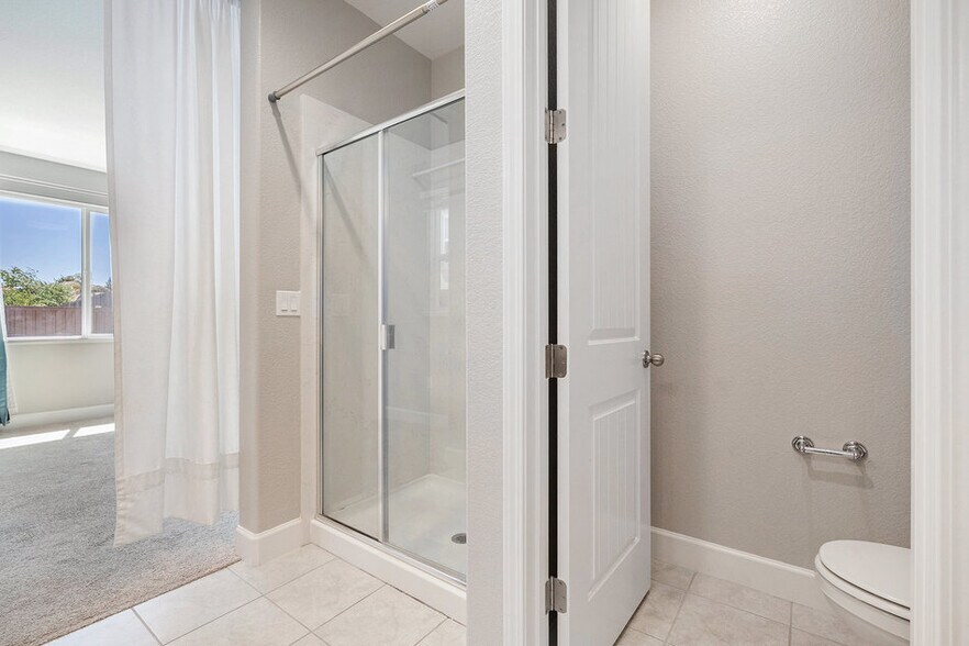 Building Photo - 31 Cortina Ct