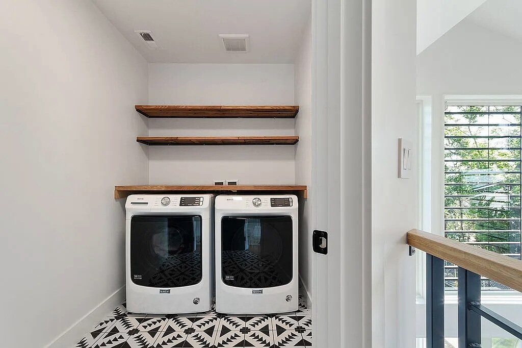 Second floor washer and dryer - 963 Tennyson St