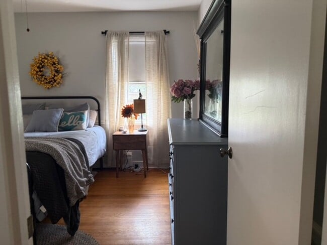 Building Photo - Beautiful Single Family Home In The Heart ...