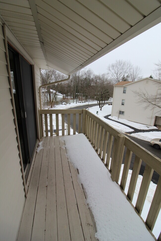 Building Photo - 207 Village Dr