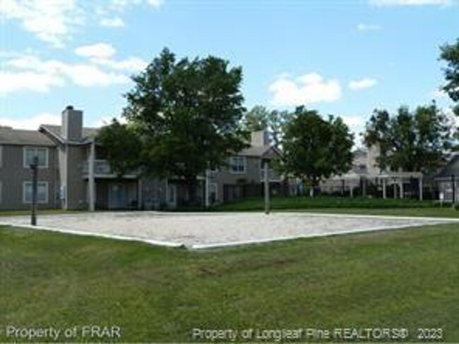 Building Photo - Updated Condo close to Fort Liberty
