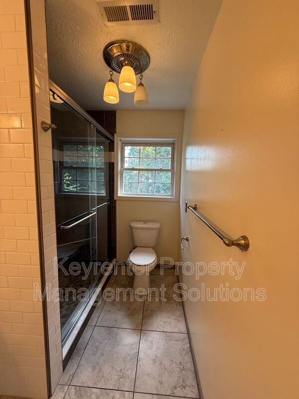 Building Photo - 104 Buckingham Pl