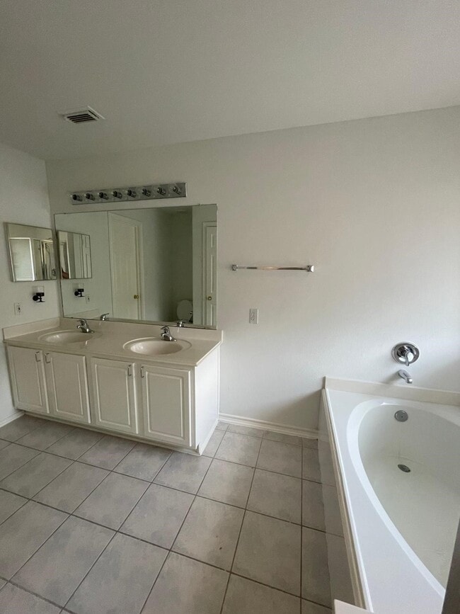 Building Photo - 2926 Loganberry Park Ln