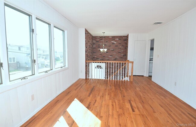 Building Photo - 855 Surf St