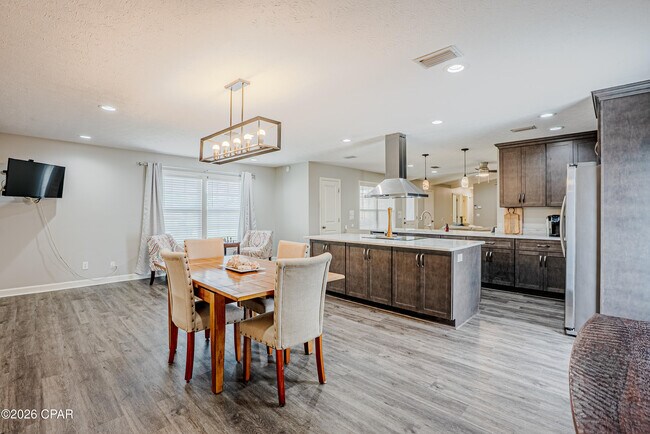 Building Photo - 1112 Colorado Ave