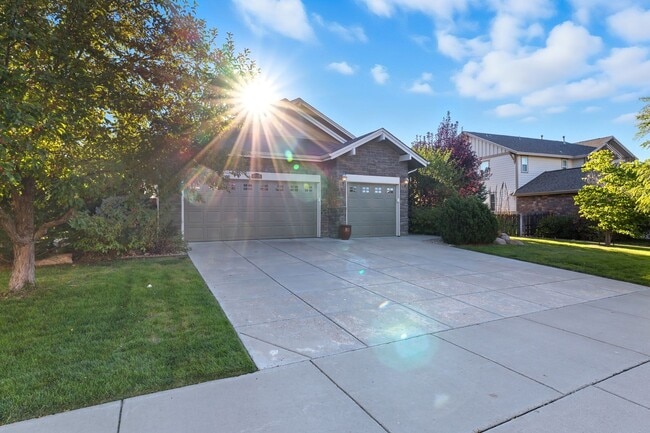 Building Photo - Beacon Point 5 Bedroom Ranch, 3-Car Garage...