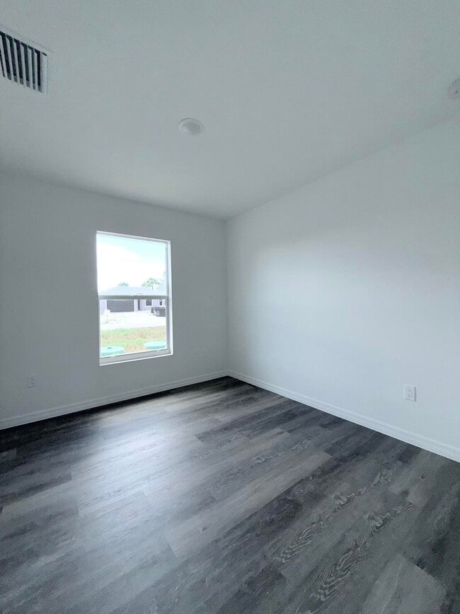 Building Photo - 382 McArthur Blvd