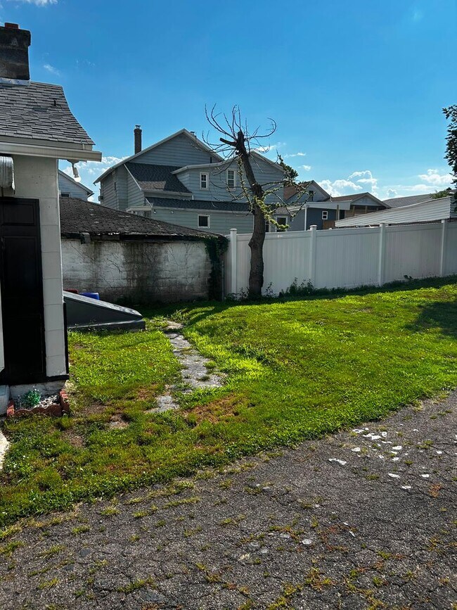 Building Photo - Charming 1-Bedroom Apartment in West Scranton – $1,050/Month