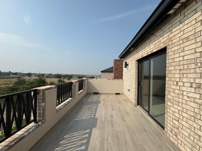 Building Photo - 210 Veracruz Dr