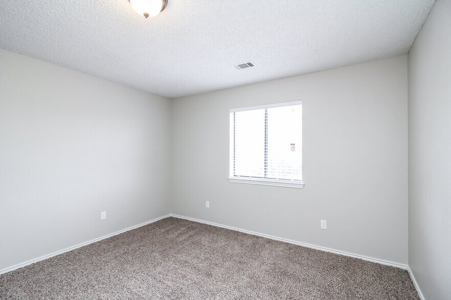 Building Photo - 819 Mayfield Dr
