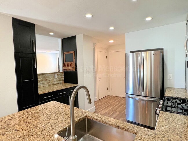 Building Photo - 3032 S Macon Cir