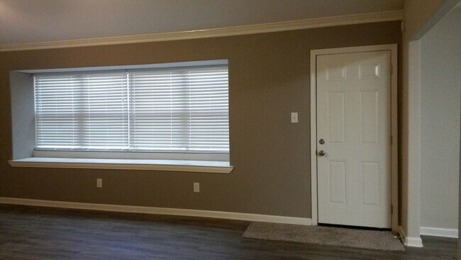 Building Photo - 11307 Rousseau Dr