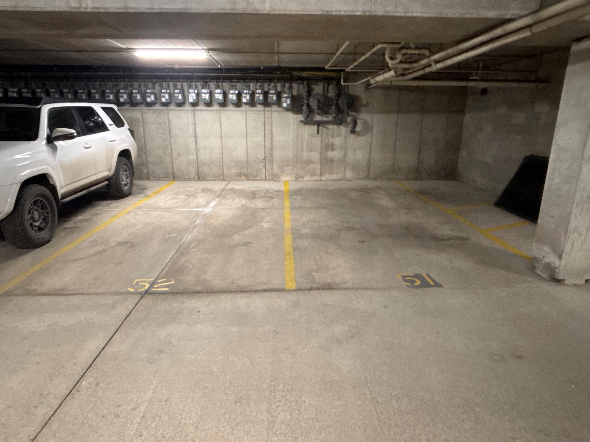 Building Photo - 1550 N Warren Ave