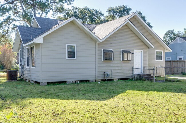 Building Photo - 236 W 31st St