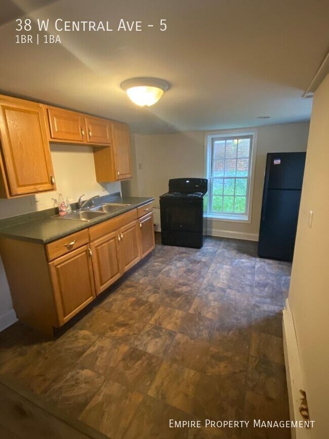 Building Photo - 38 W Central Ave