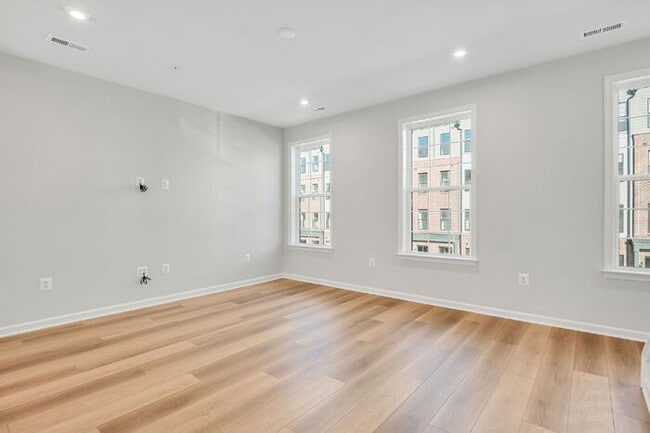 Building Photo - Brand New – 3 Bedroom Unit - Available NOW!