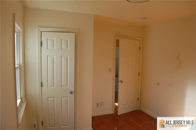 Building Photo - 57 Avenel St