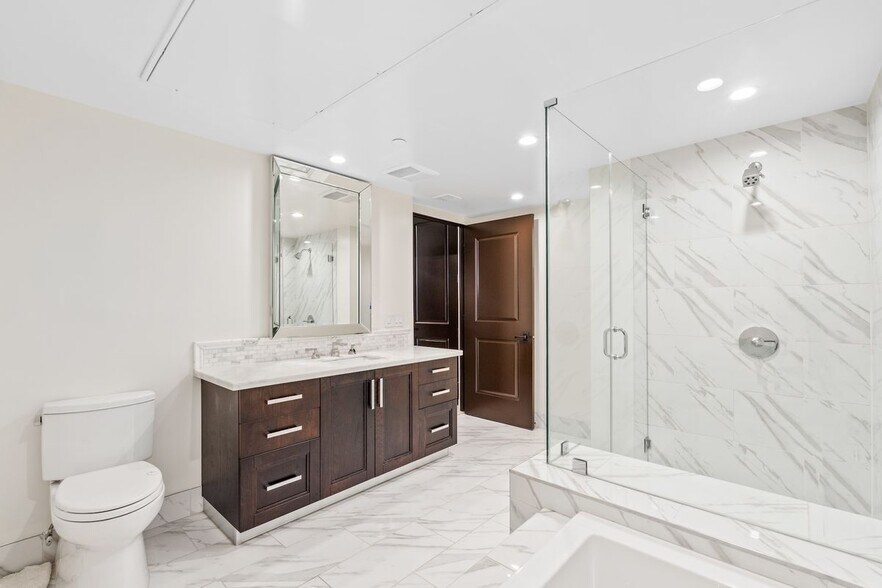 Building Photo - 10674 Ashton Ave