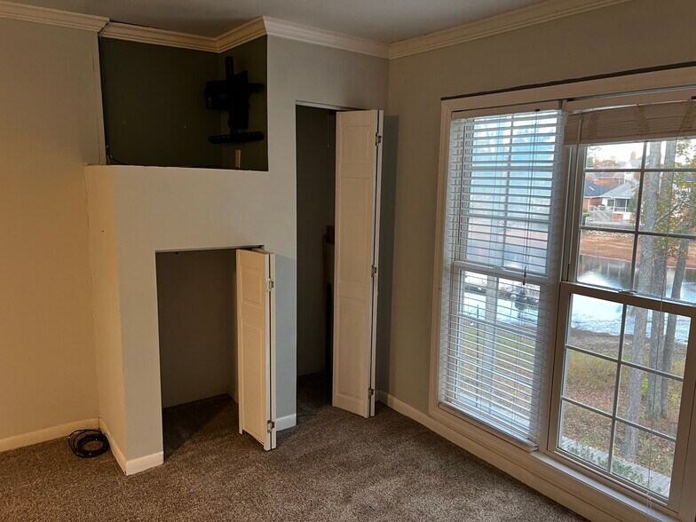 Building Photo - 301 Harbor Heights Dr