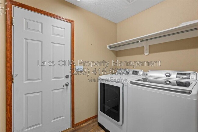 Building Photo - 8920 Torrey Ln