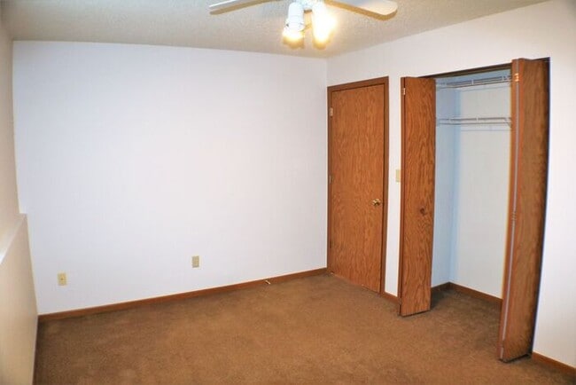 Building Photo - $1,025 | 2 Bedroom, 1 Bathroom 1st Floor C...
