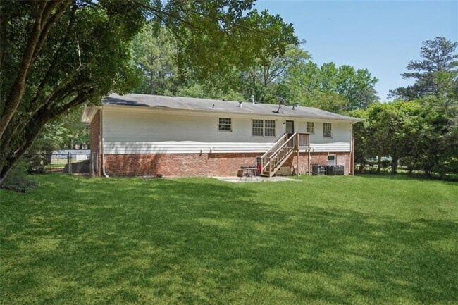 Building Photo - 119 Kelso Dr SW
