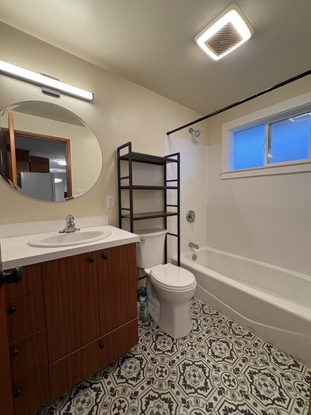 Bathroom - 527 Wells Ave N