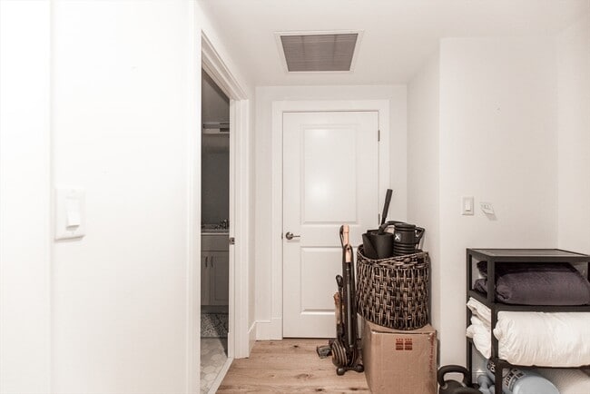 Building Photo - 30 Polk St