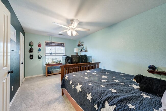 Building Photo - Prestigious 4-3.5-2 w POOL in Grapevine, C...