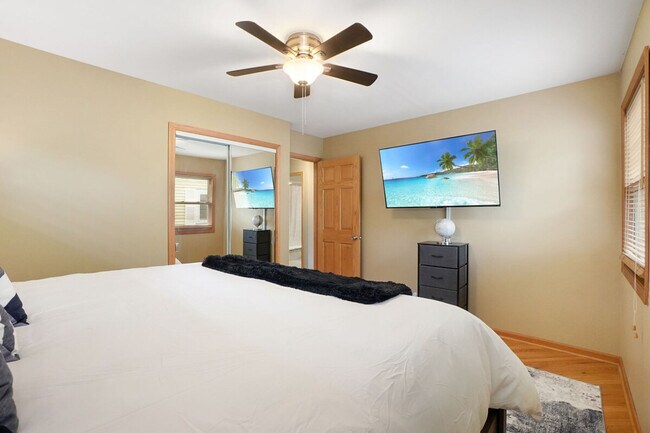 Building Photo - 242 Banbury Ave