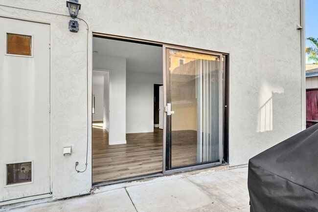 Building Photo - Great 3/2 in Crown Point!  Across from the street from bay access and available immediately!