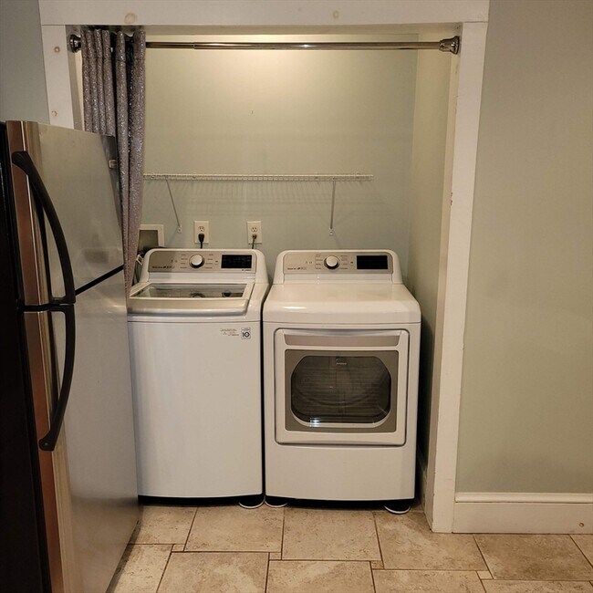 Building Photo - 38 Rosemont St