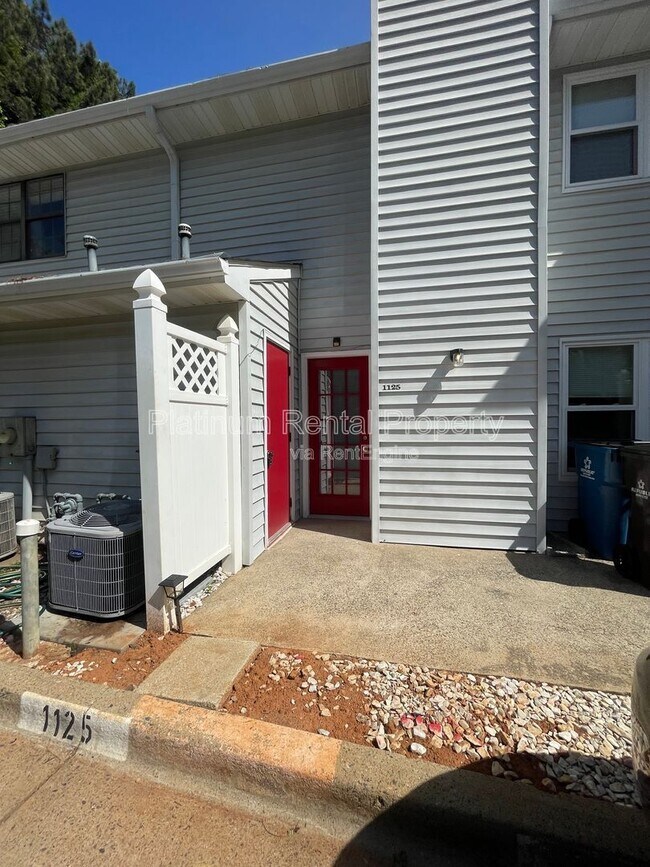 Building Photo - 1125 Jamestowne Trail