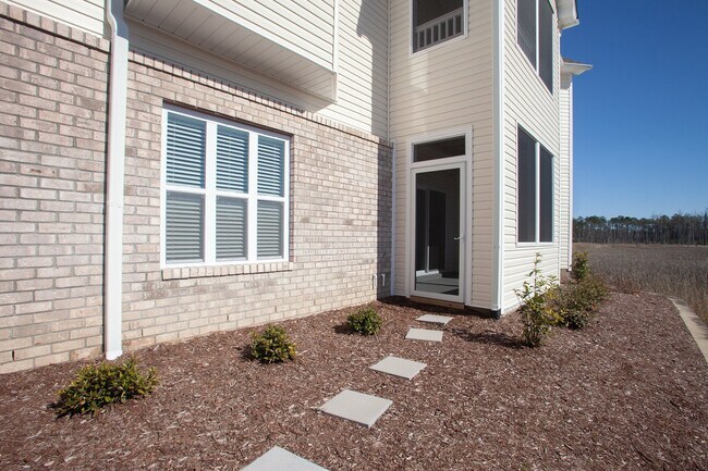 Building Photo - 2BR/2BA - Beautiful condo on River Road - ...