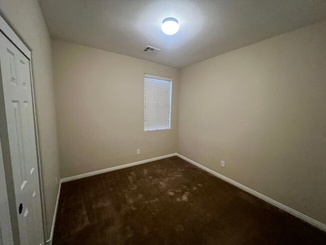 Building Photo - NLV Single Story - 4 Bdm