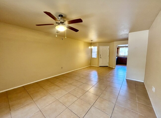 Building Photo - "Discover Modern Comfort: 2-Bed, 2-Bath in Tucsons Foothills “