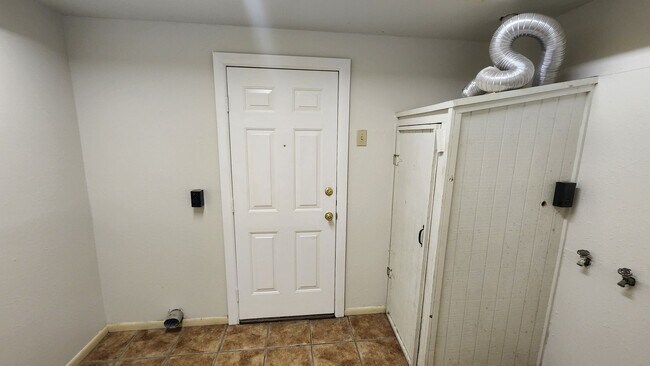 Building Photo - Charming 3-Bedroom Home in Highly Sought-A...