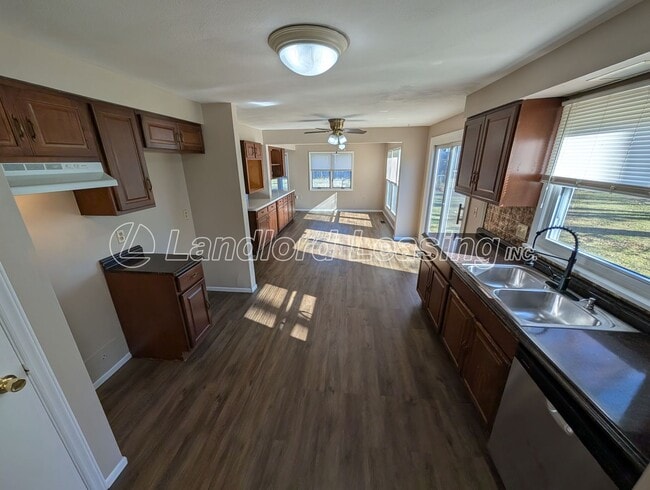 Building Photo - Spacious 4-Bedroom Colonial on Beautiful W...