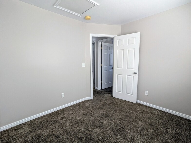 Building Photo - 2785 W 5525 S